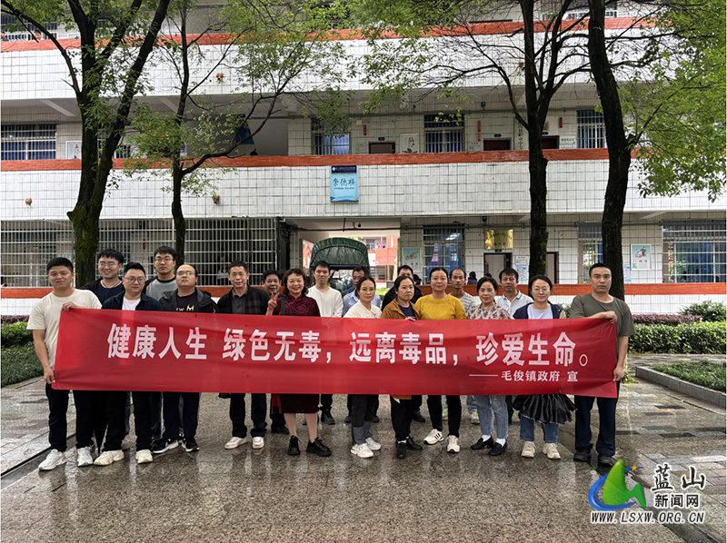 毛俊镇：参观禁毒展览 提高防范意识.jpg