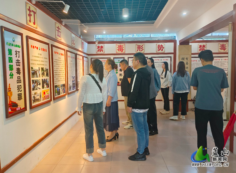 大桥瑶族乡：参观学习禁毒教育基地 共建无毒健康家园2.jpg