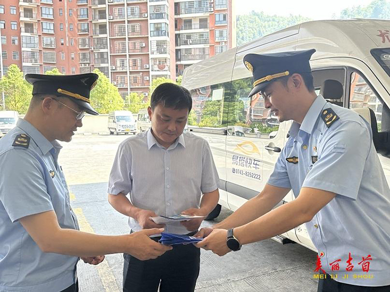 聚力“路政宣传月” 共创共享平安路3.jpg 聚力“路政宣传月” 共创共享平安路3.jpg