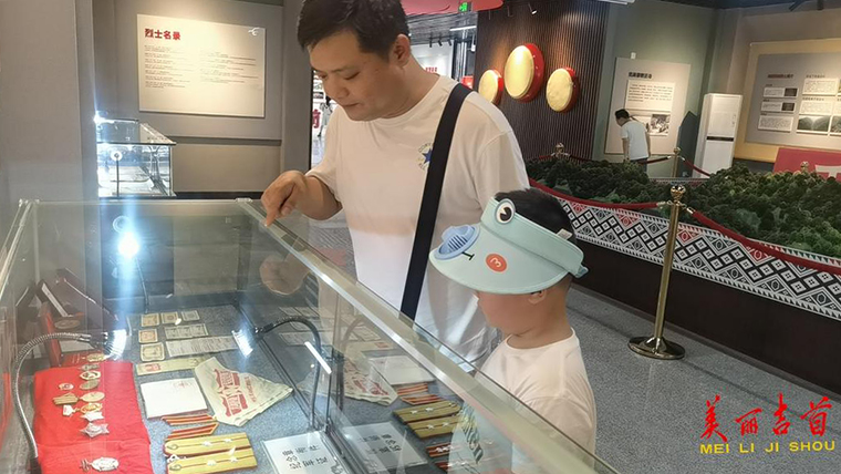双塘城管综合执法大队开展“童心向党庆六一 红色基因代代传”活动2.jpg