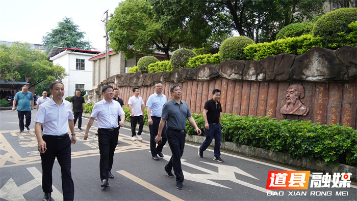 李天明：高标准、严要求抓好各项准备工作 确保高考安全平稳有序2_副本.jpg