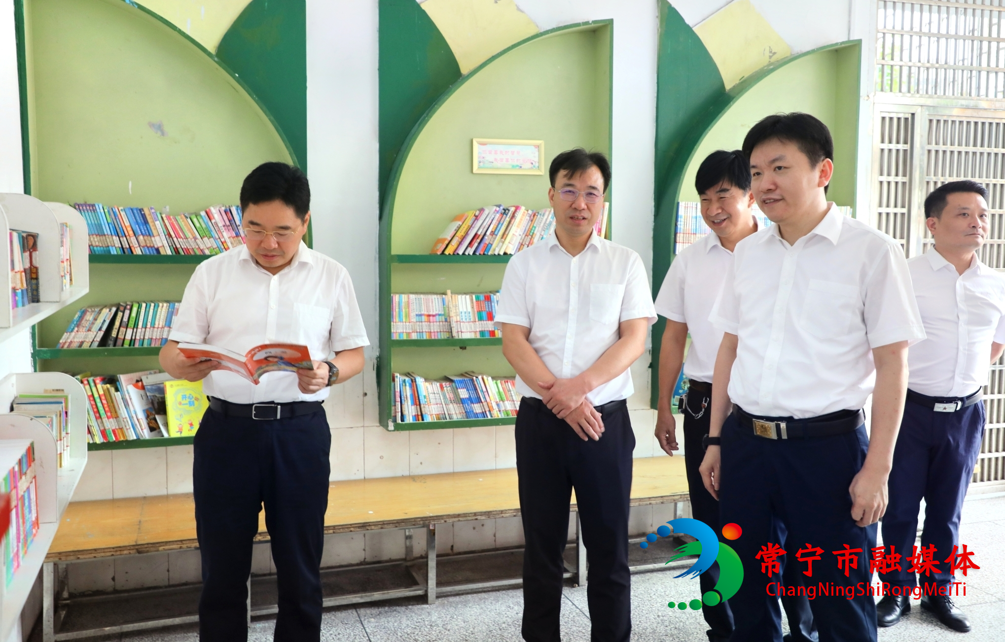 罗卫华带队开展“六一”儿童节走访慰问活动 (1).jpg