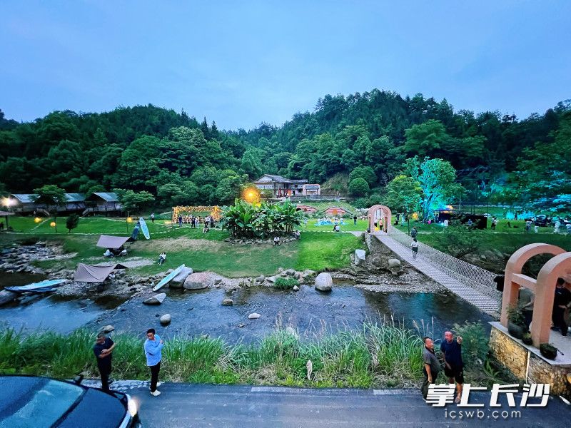 当晚的活动在大围山陌野·小河弯弯民宿举行。长沙晚报全媒体记者 颜开云 摄