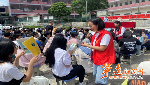 宁远：大爱无疆传美德  情暖六一献真情2_副本500.jpg