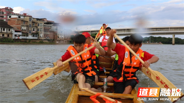 道县：潇水河上锣鼓喧天 龙船队练兵备赛破浪争先5_副本.jpg