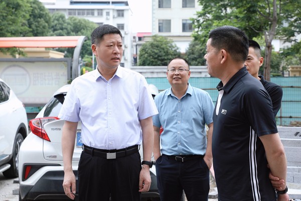 王先波调研督导“保交付”项目建设工作