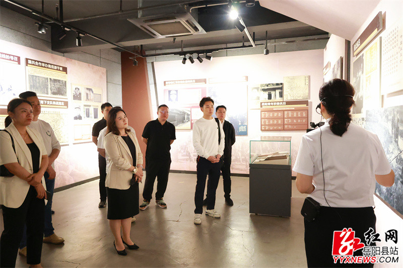 参观新墙河抗战史实陈列馆.jpg 参观新墙河抗战史实陈列馆.jpg