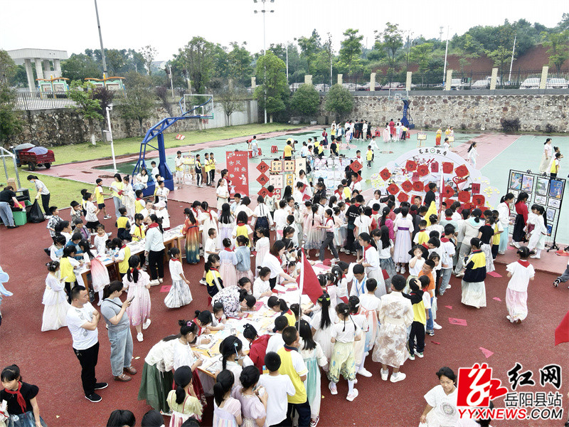 校园游园会.jpg