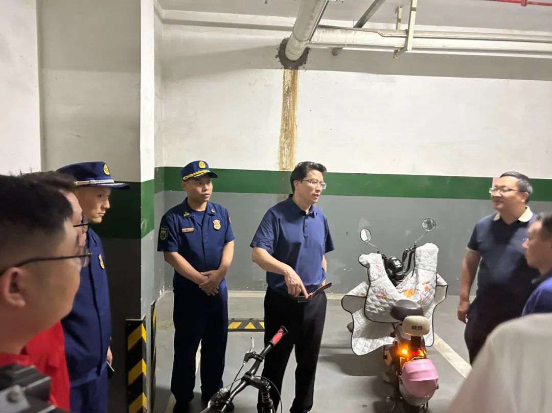 双清区开展电动自行车安全隐患全链条整治行动集中夜查行动(图1)