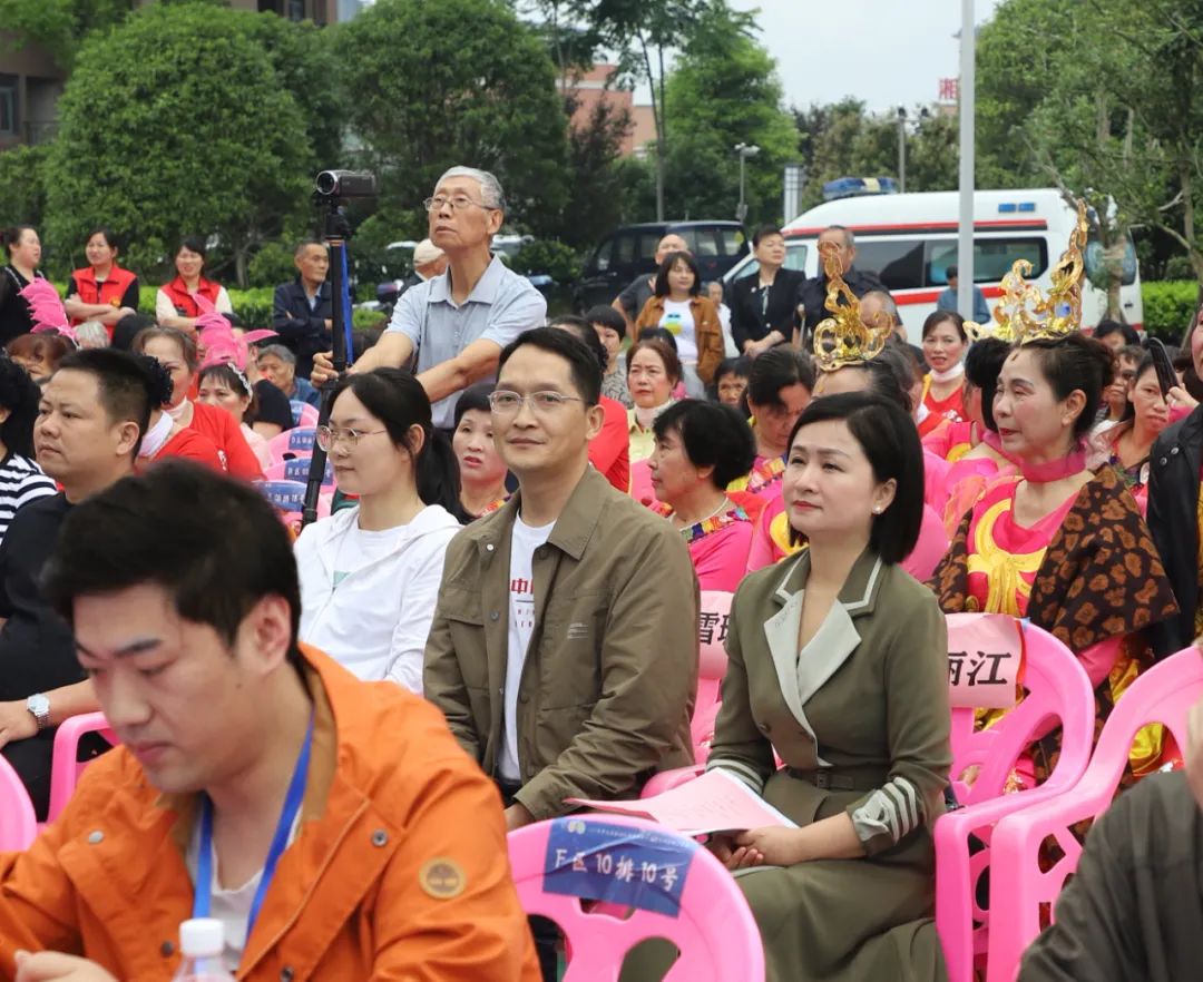 双清区举办“舞出青春 共筑和谐”群众广场舞大赛(图1)