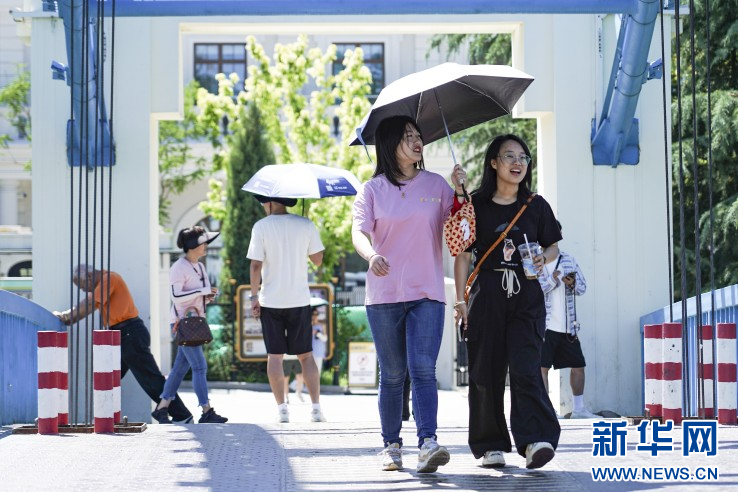 为什么近期南方持续强降雨 北方高温不退？