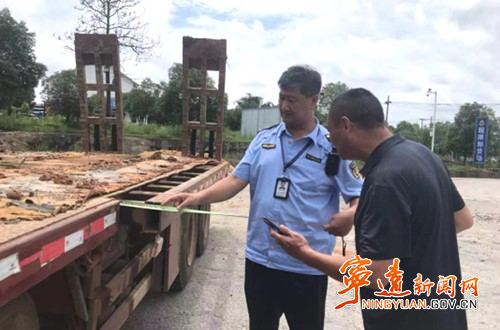 【安全守底行动】宁远：严查严防 不让货车变祸车_副本500.jpg
