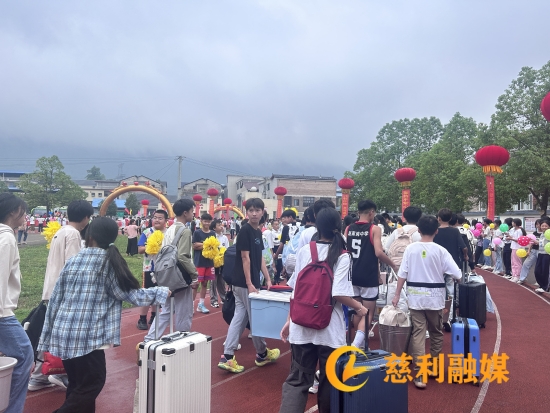 暖心送考2_副本1.jpg