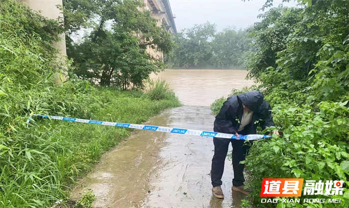 道县梅花镇：全力以赴严防死守坚决打赢防汛抗洪抢险救灾攻坚仗3_副本.png