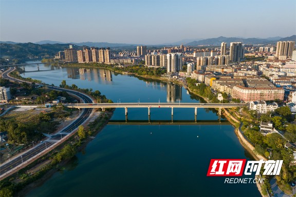 如今的㵲水河已变成洪江市中心城区的重要生态廊道.marked.jpg