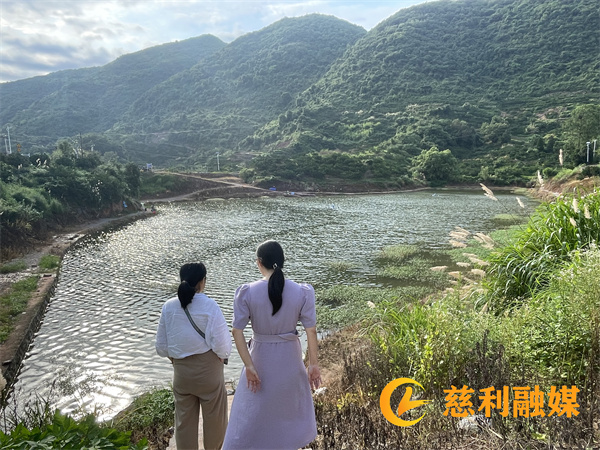 联村干部实地查看水库防汛及砍青情况_副本.jpg