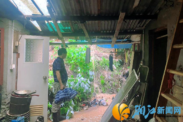 谢景湘在临山周边巡查_副本.png