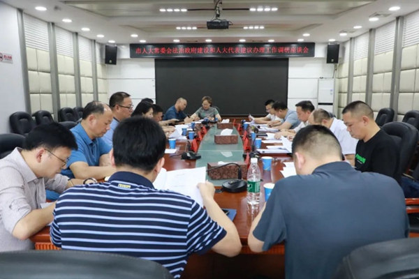李小平到市商务局、市交通运输局开展法治政府建设专项监督调研和代表建议督办工作(图1)