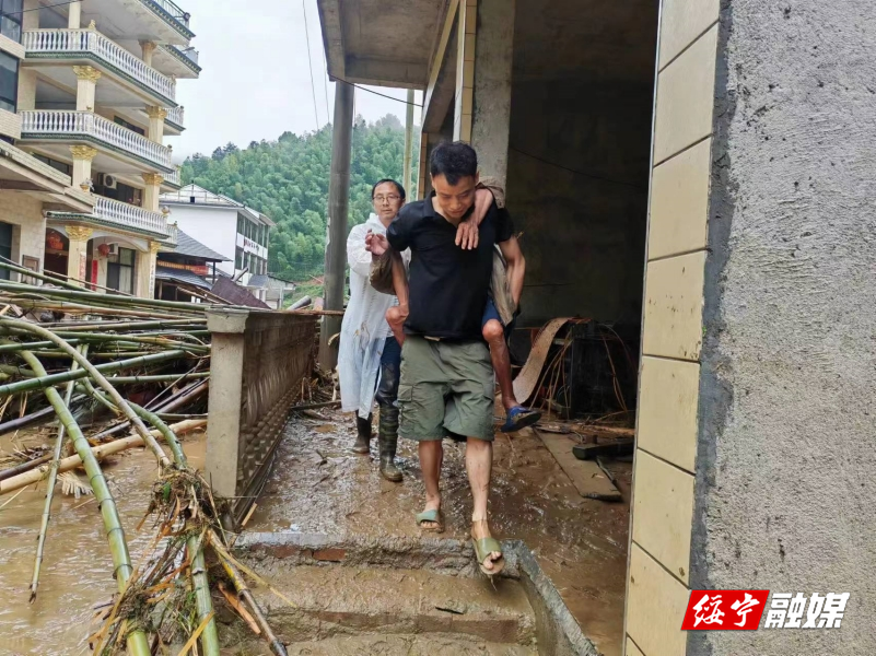 绥宁：启动防汛Ⅲ级应急响应全力抗灾救灾  紧急转移群众5842人(图1)