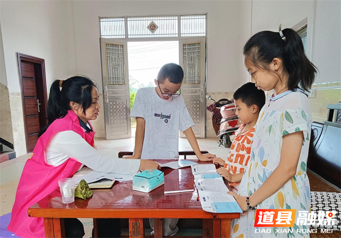 道县梅花镇:进村入户开展未成年人防性侵宣传教育活动2_副本.png 道县梅花镇:进村入户开展未成年人防性侵宣传教育活动2_副本.png