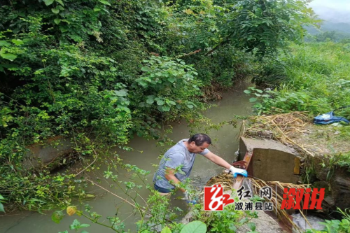 清理渠道淤泥杂物2.png