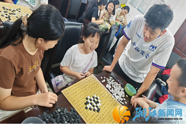 孩子们感受围棋魅力.png