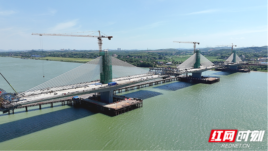 洪峰消退 醴娄高速株洲湘江特大桥迎来建设高潮