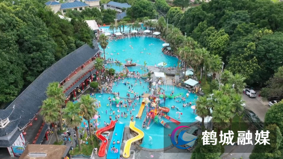 初编 佳麓山庄：南国风情水上项目“清凉”出圈.mp4_20240715_150618.212.png