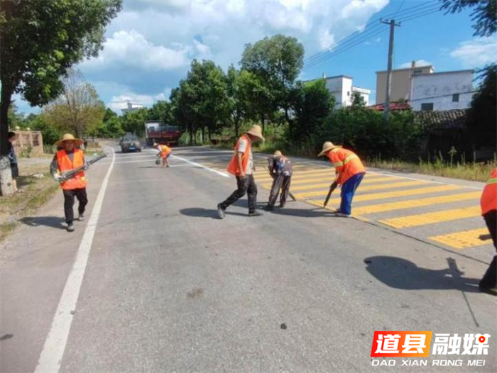 道县公路建设养护中心：高温下的坚守1_副本.png