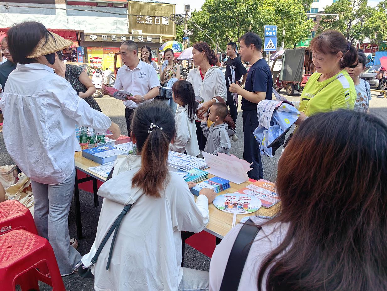 社保就业面对面 暖心服务心贴心 (2).jpg