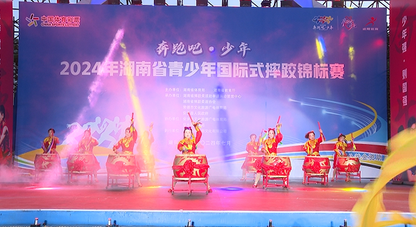 2024年湖南省青少年国际式摔跤锦标赛在安乡开赛