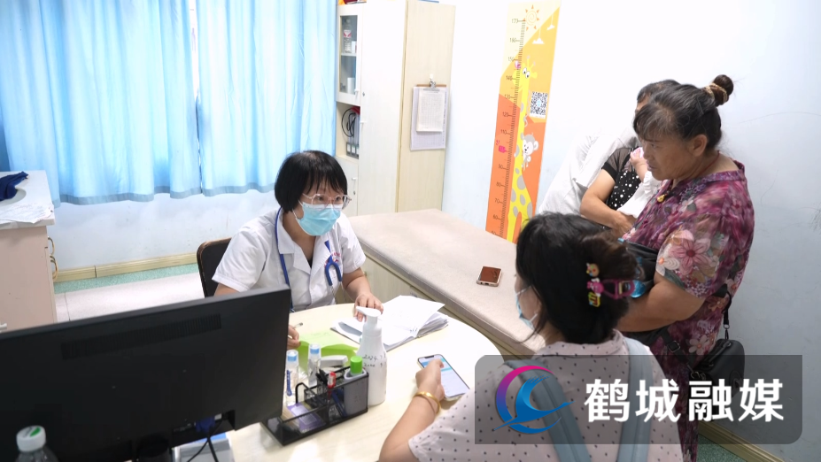 三伏天 医生提醒注意预防中暑.mp4_20240719_164847.979.jpg