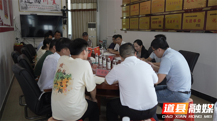 0722道县：召开“呵护童心·助力振兴”公益夏令营交流座谈会01_副本.jpg