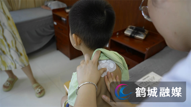 进入三伏天 市民打贴（改）.mp4_20240724_162237.318.jpg