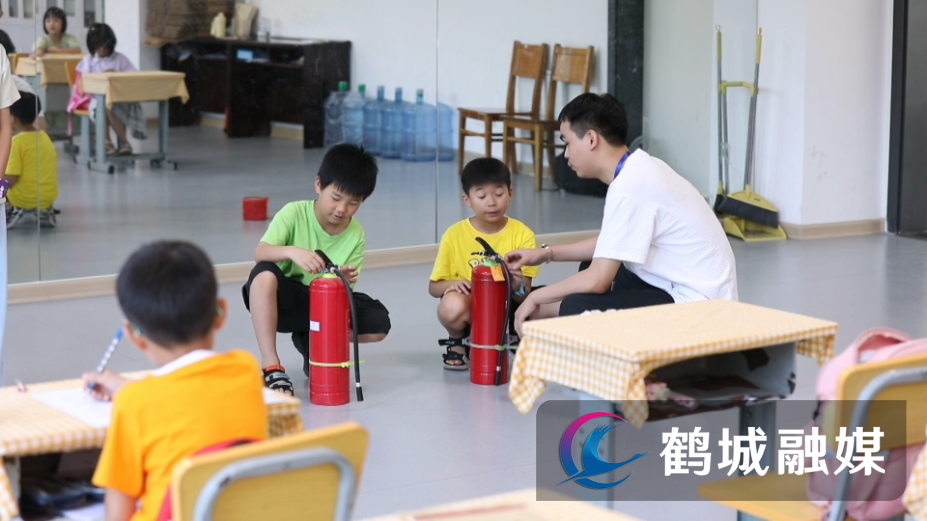 初编 湖南医药学院总医院：暑假托管班为职工卸下“甜蜜负担”.mp4_20240723_150245.583.png