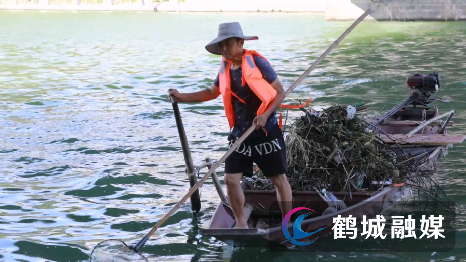 初编：水上环卫工人.mp4_20240724_135138.572.png