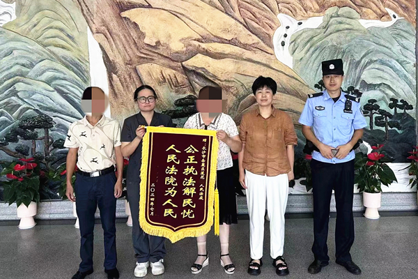 莲花人民法庭丹姐工作室调解故事之一1_副本.jpg