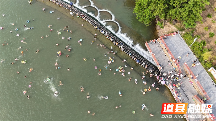 道县：安全水域建设集中游泳点 “堵疏”结合筑牢防溺水“安全堤”4_副本.jpg