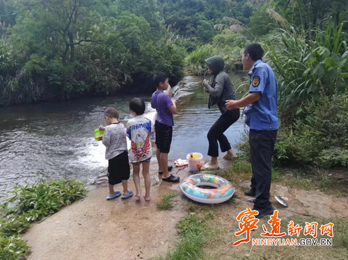 【安全守底行动】宁远：镇村干部齐上阵  筑牢防溺水安全防线_副本500.jpg