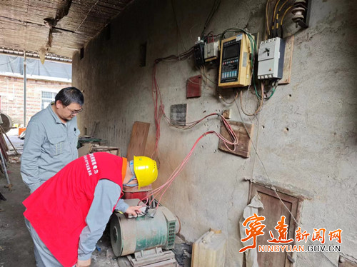 宁远：优质服务助力烟农烤出“黄金叶”_副本500.jpg