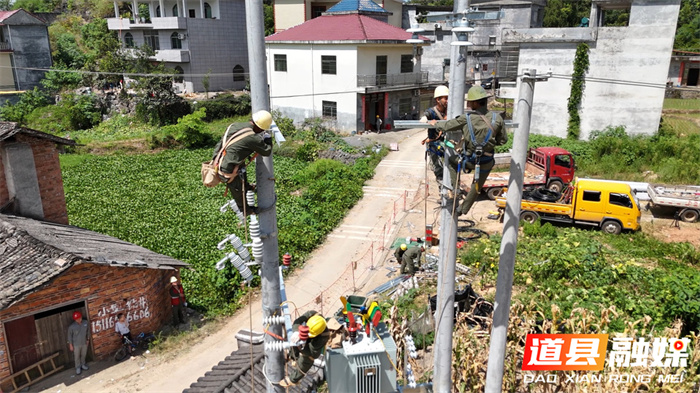 道县：迎峰度夏战高温 全力以赴保供电4_副本.jpg