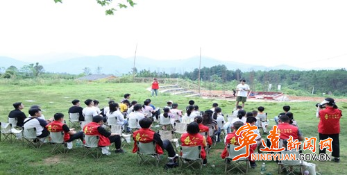 宁远：“大手牵小手”共话乡村文艺盛会_副本500.jpg