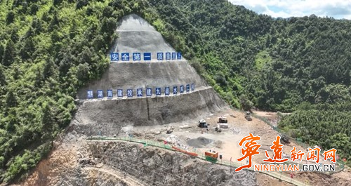 宁远：战高温 抓进度 全力推进项目建设_副本500.jpg