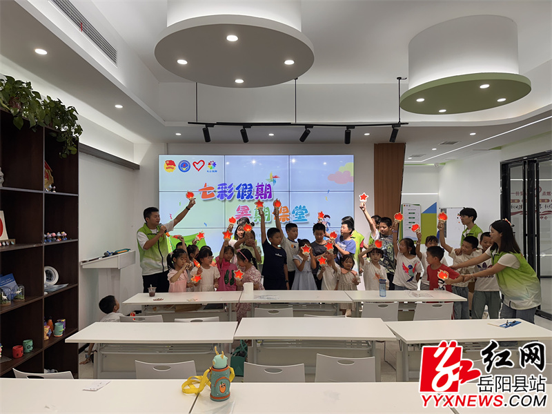 孩子们制作的手工艺品.jpg