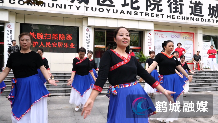 城东社区举办文艺汇演庆祝八一建军节.mp4_20240731_164201.351.jpg