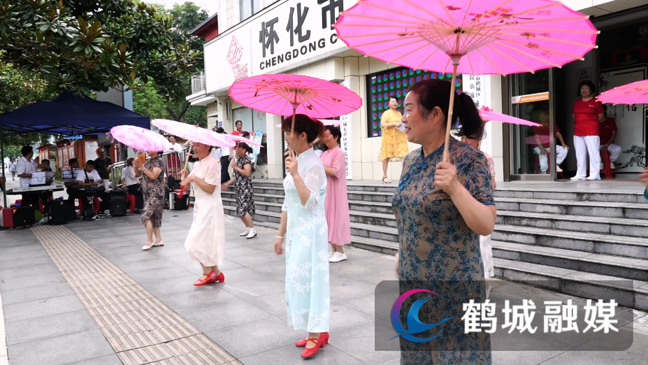 城东社区举办文艺汇演庆祝八一建军节.mp4_20240731_164223.079.jpg