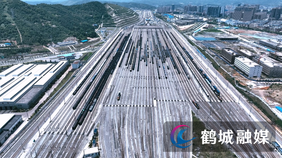 退役军人张龙：退伍不褪色 铁路一线再发光.mp4_20240801_165803.849.jpg