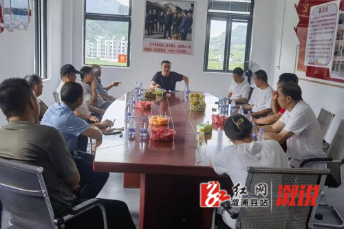 座谈会.jpg