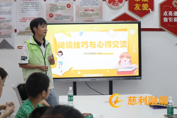 老师读书.jpg