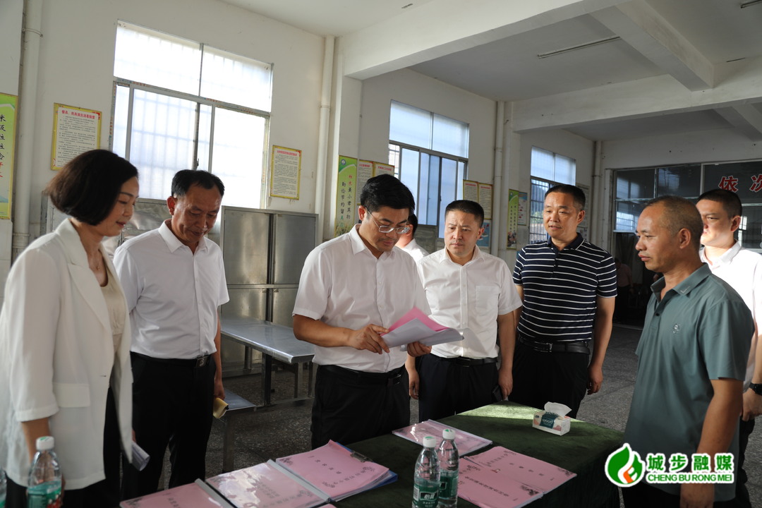 余勋伟深入乡镇调研督导为基层减负、营改等工作(图3)